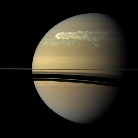 Huracan en Saturno