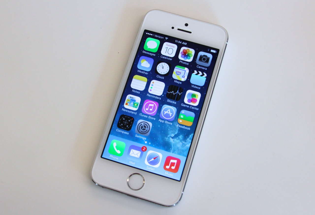 A tale of two iPhones: Handson with the iPhone 5S and iPhone 5C update: video 