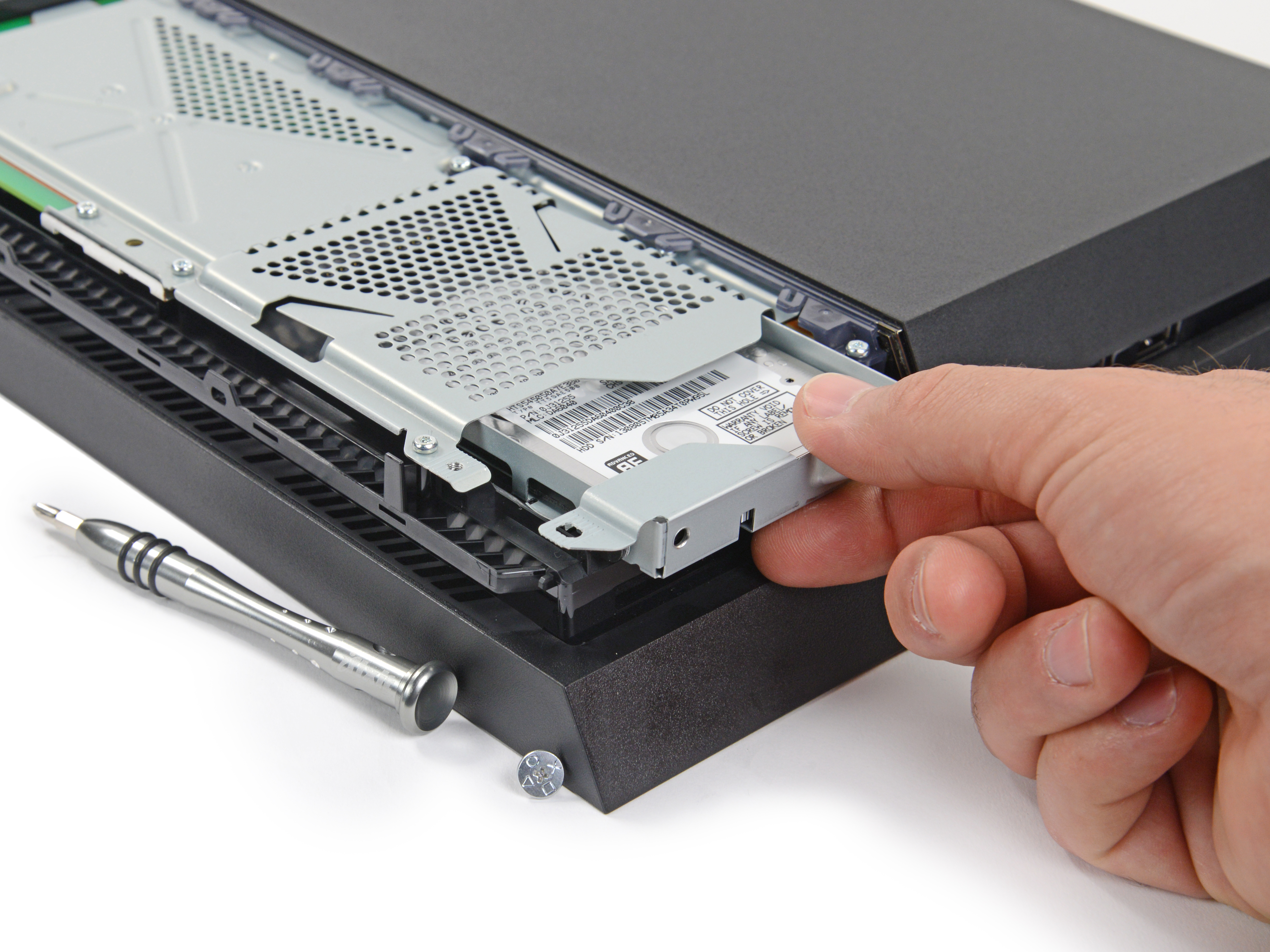 iFixit opens up the Playstation 4—replaceable hard drive earns big