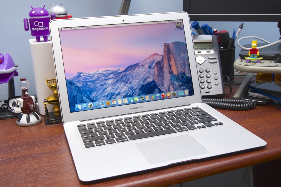 photo of Review: The 2015 MacBook Air’s once-trailblazing design is showing its age image