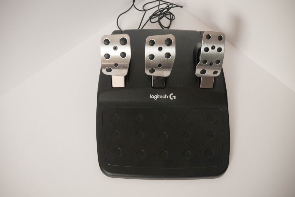 Hands on with the latest Xbox One steering wheels Ars Technica UK