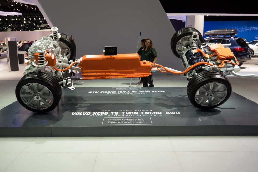 2015 Los Angeles Auto Show tech Augmented reality manuals and retina