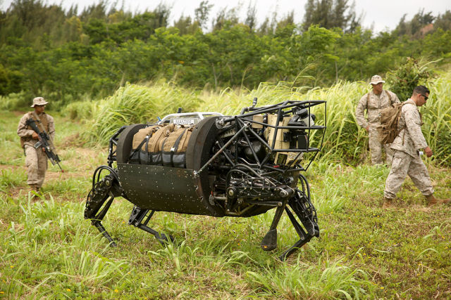 Marines_experiment_with_military_robotic
