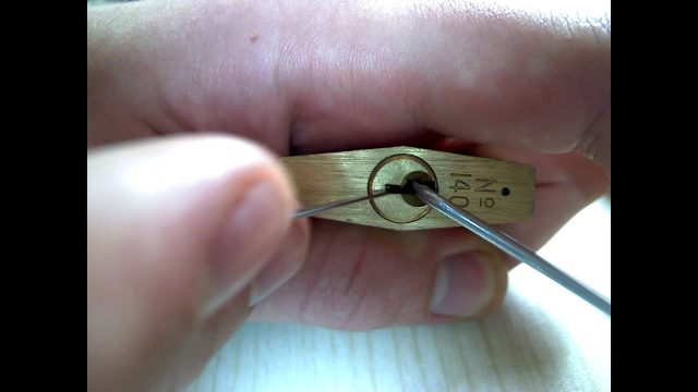 picking-lock-640x360.jpg