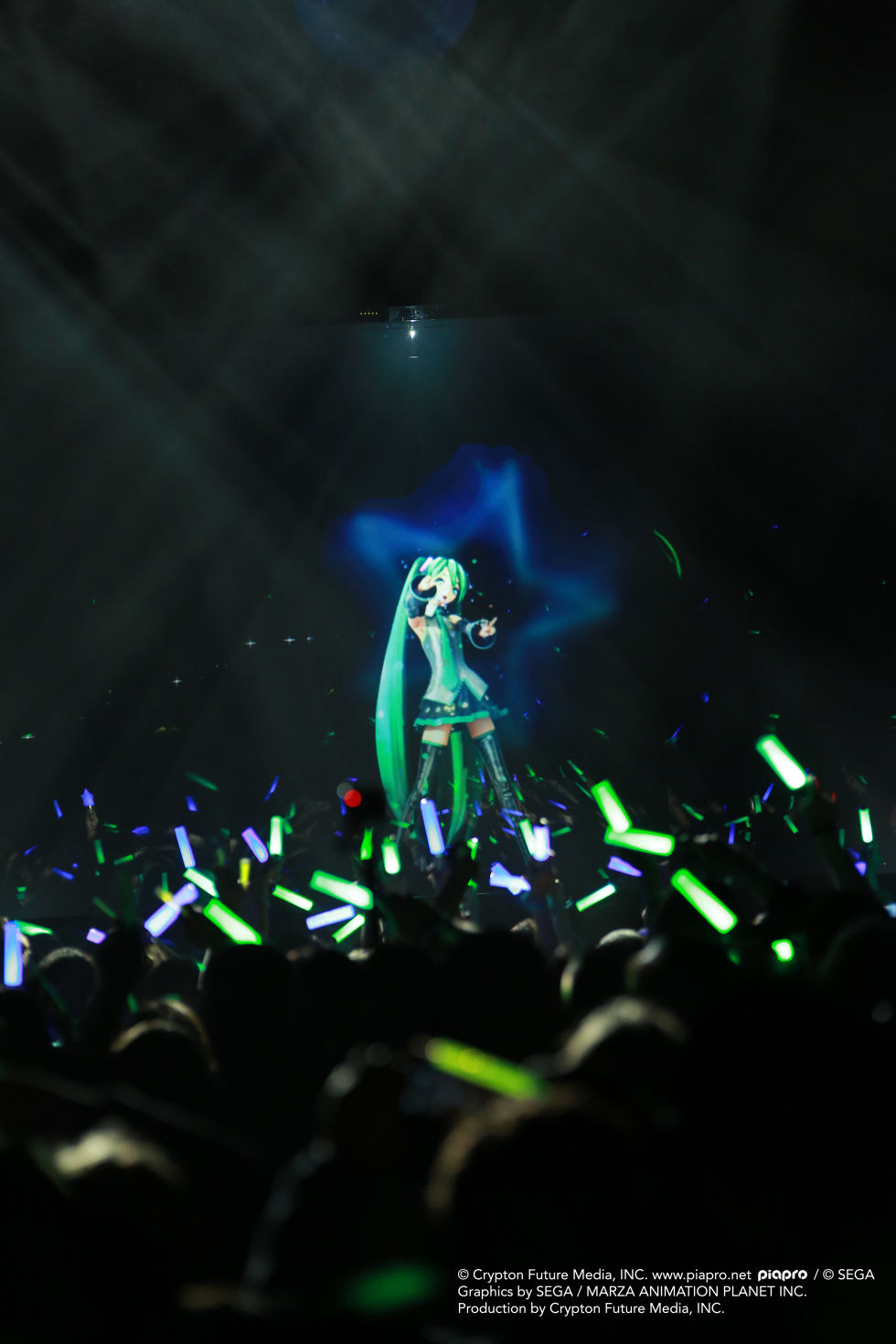 Review Japanese Hologram Pop Star Hatsune Miku Tours North America 