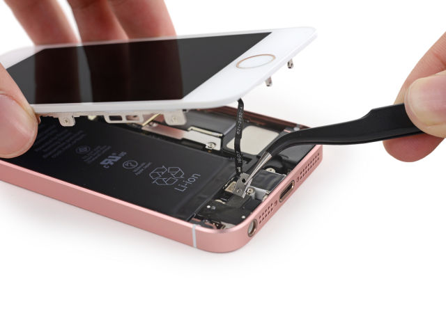 photo of iFixit: The iPhone SE and iPhone 5S share many identical parts image