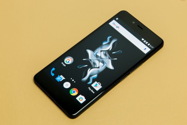 The OnePlus X: A 10-month-old phone that can't (officially) run Nougat.