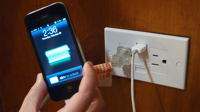 Success! Here, the Power2U is powering a small lamp while charging an iPhone.