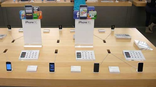 Apple Store Tables