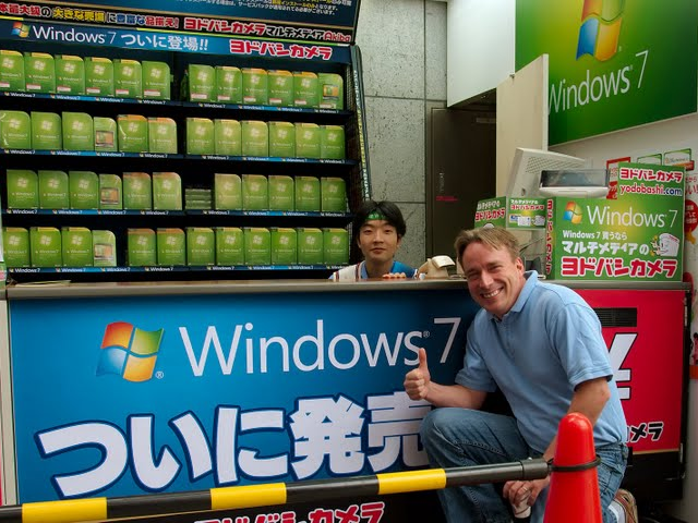 Windows 7 virals: Linus Torvalds, burgers, and 7,000 dominos