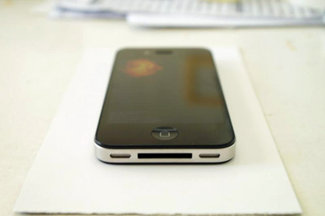 This next-gen iPhone prototype was reportedly purchased by a Vietnamese businessman traveling in the US. Note that the casing doesn't have two screws on the bottom as previous iPhone models (and leaked prototypes) do.