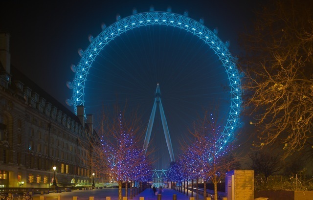 The London Eye upgraded to color-changing LEDs in 2006