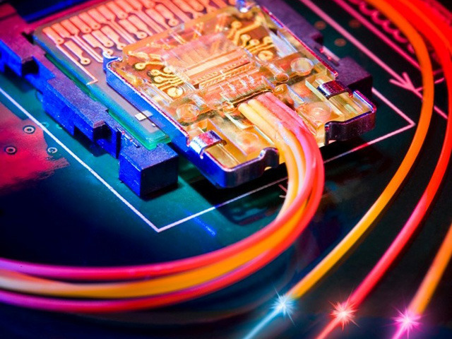 Intel's original LightPeak prototype used optical cabling and connectors.