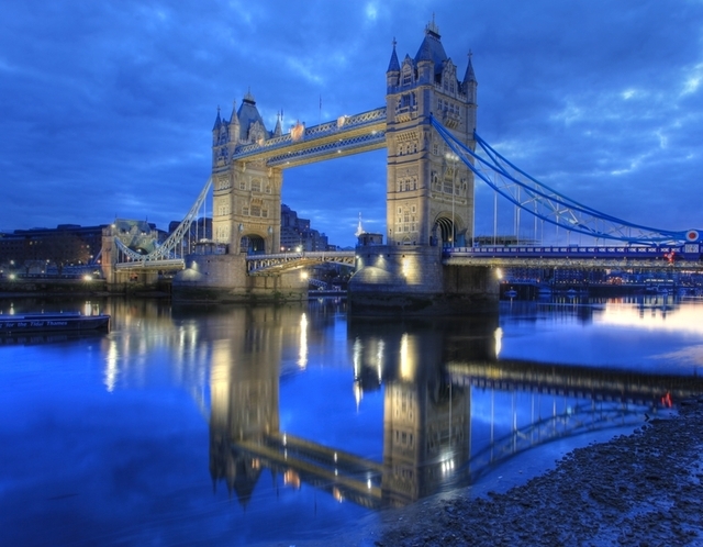 London Bridge (Tower Bridge) : Reflection on the River Thames