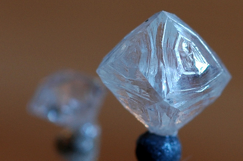 Physicists use lasers to entangle diamonds