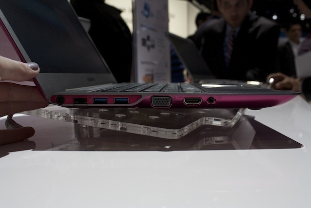 Samsung's 3.83-pound, 0.82-inch thick Ultrabook