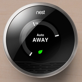 El Nest detectará automáticamente que estás fuera de casa y bajará la temperatura.