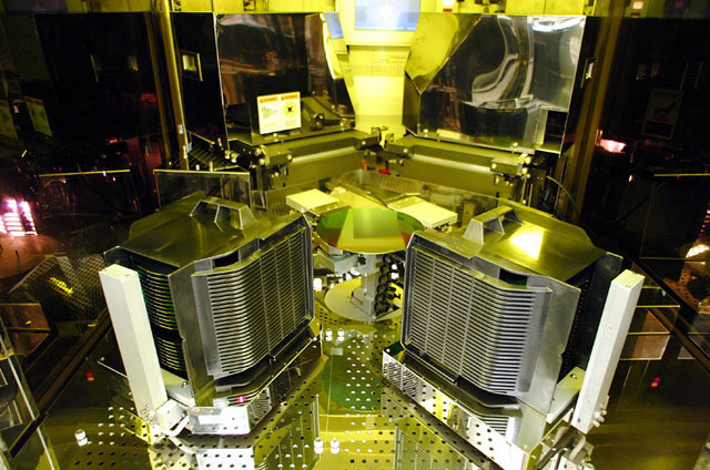 Micron's 30-nanometer fabrication process for DDR4 at work.