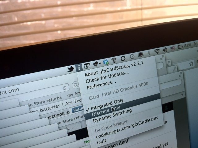 gfxCardStatus puts control of Apple's graphics switching in the hands of the user, making it possible to maximize battery life when needed.
