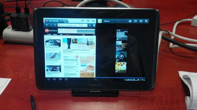 The dual-screen mode in action.