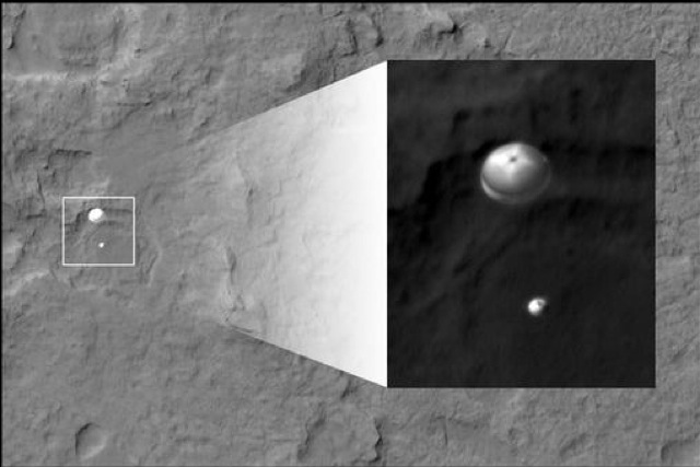 An image of Curiosity's descent sent back by Mars Reconnaissance Orbiter