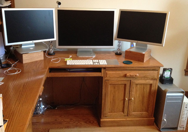 Ars staffers exposed: our home office setups