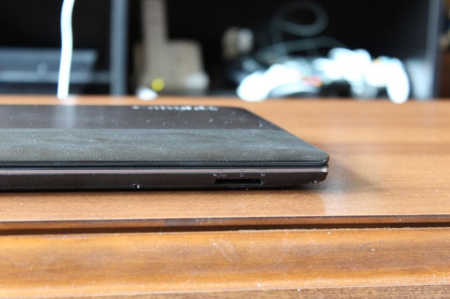 The SD card slot on the front of the laptop. This picture really illustrates how much dust the rubberized strip on the top of the laptop can pick up.