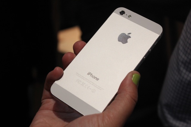 iphone 5s in hand