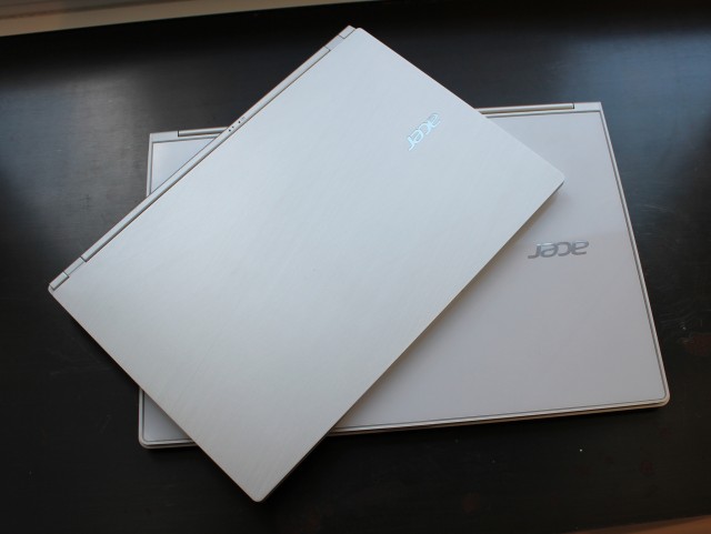 The lid of the 11" model is aluminum, while the lid of the 13" model is white Gorilla Glass. Both machines are quite attractive.