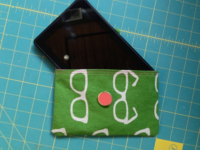 DIY: how to make your own (mini or jumbo) tablet sleeve