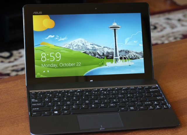 The VivoTab RT in its keyboard dock could be mistaken for a retooled netbook.