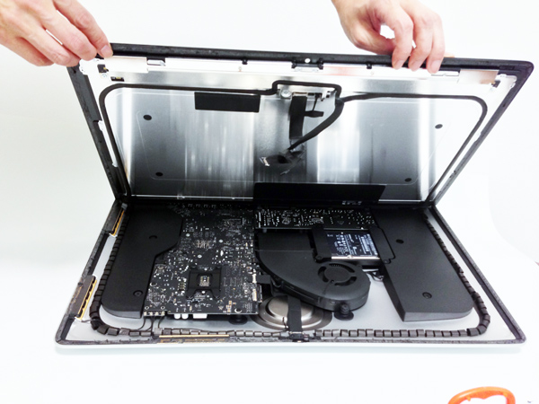 Opening the new 21-inch iMac appears to require only suction cups and maybe a spudger.