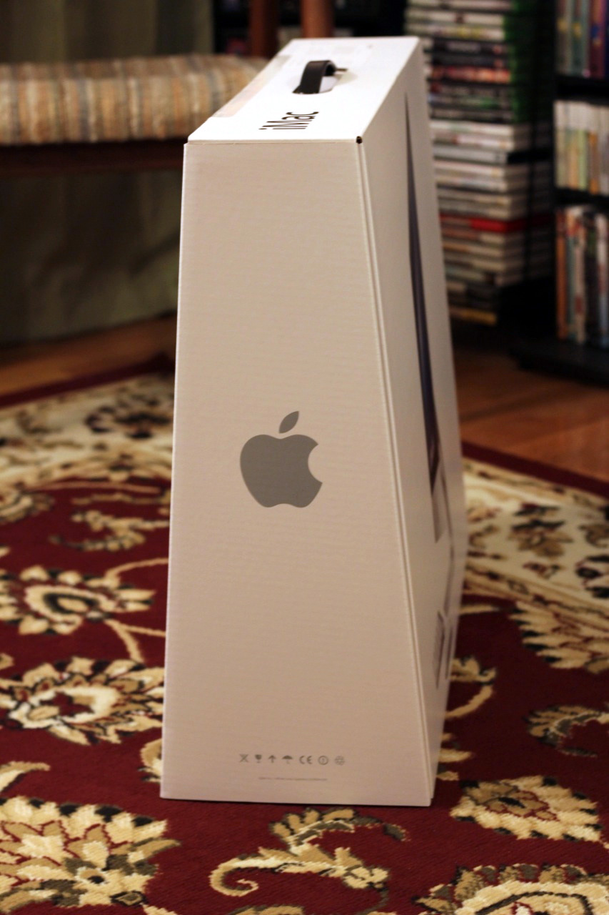 Taking the new iMac out of its weird-shaped box | Ars Technica