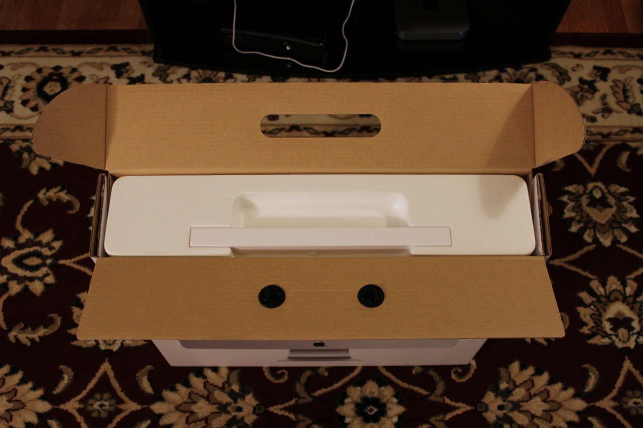 Taking the new iMac out of its weird-shaped box - Ars Technica