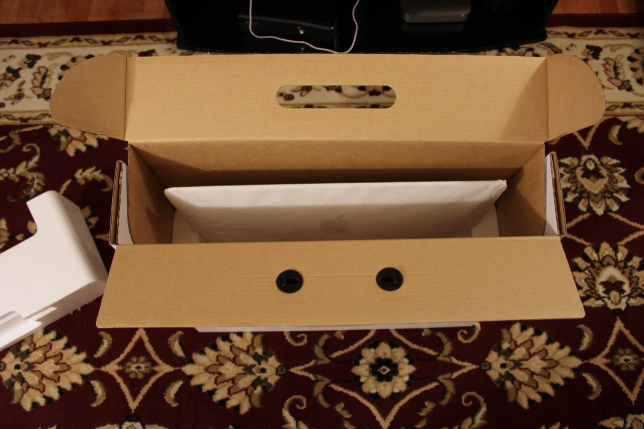 Taking the new iMac out of its weird-shaped box - Ars Technica