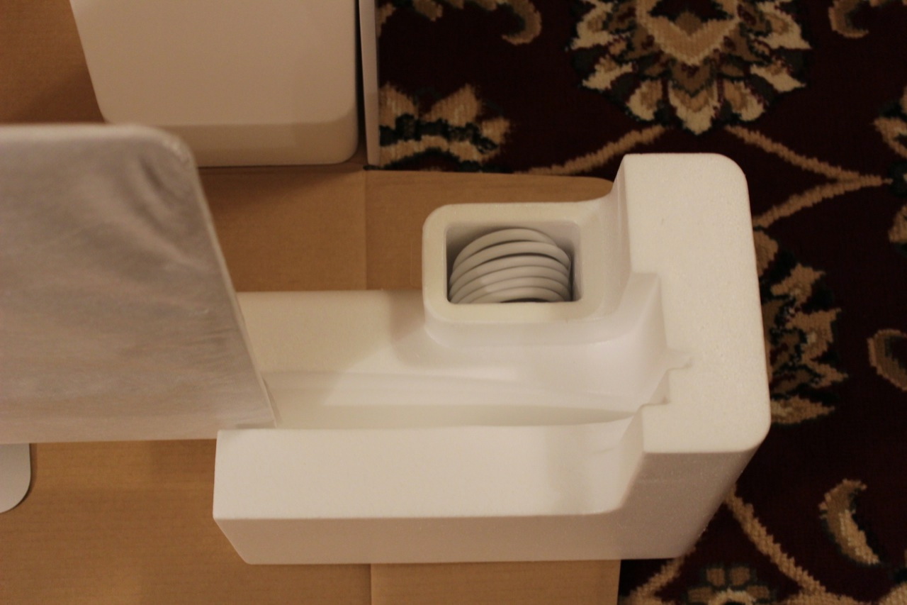 Taking the new iMac out of its weird-shaped box - Ars Technica
