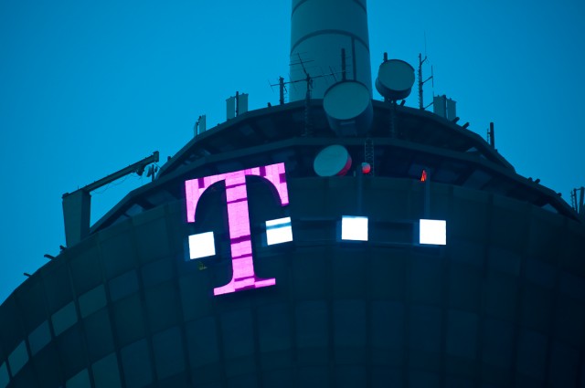 T-Mobile says iPhone coming, subsidies going in 3-4 months