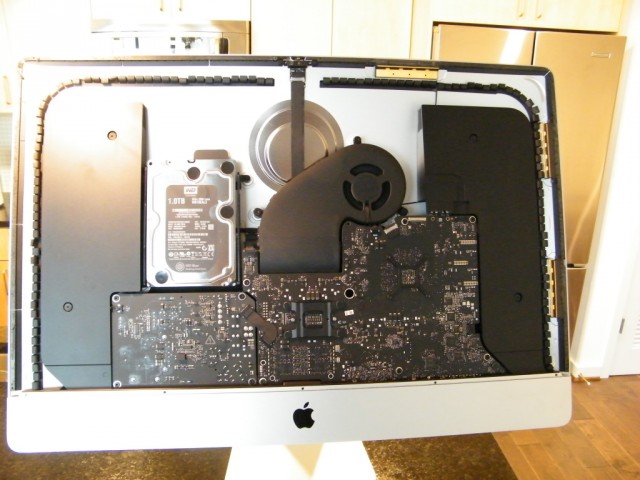 Screen removed from the new 27-inch iMac.