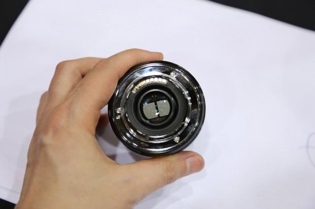 Look closely and you can see the dual-image element inside Samsung's 45mm f/1.8 2D/3D lens.
