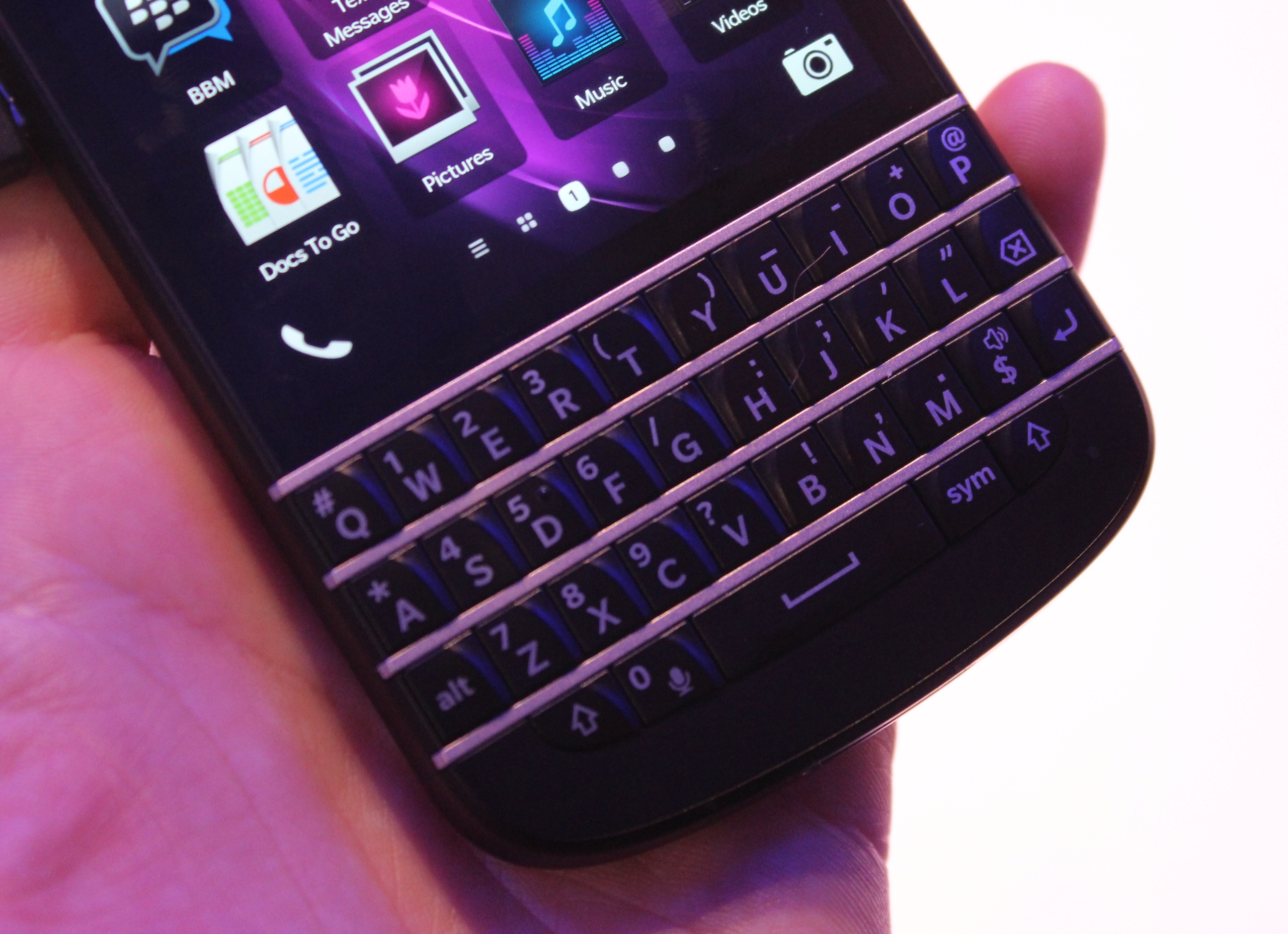 Gallery: The BlackBerry Z10 and Q10 are actual things you can touch ...