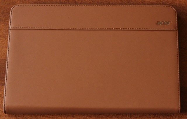 The W700's handsome faux-leather carrying case.