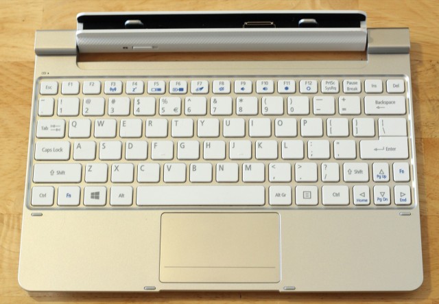 The W510's keyboard dock by itself—on the inside, it's mostly battery.
