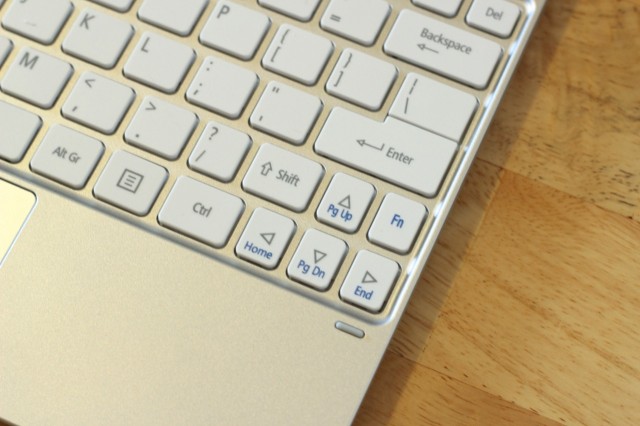 The W510's keyboard uses a not-quite-full-size layout that squeezes some keys horizontally, making for a typing experience that's distinctly netbook-esque.