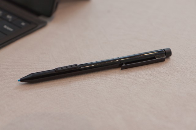 The pen's magnetic connector doubles up as its right click button.