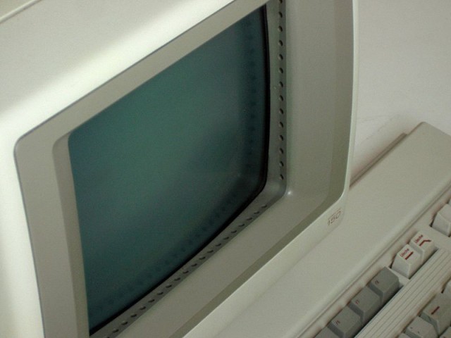 The HP-150 featured MS-DOS and a 9-inch touchscreen Sony CRT.