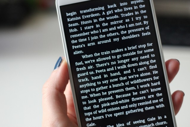 Reading the <em>Hunger Games</em> on the Optimus G Pro hardly caused any eye strain, despite its brightness level.