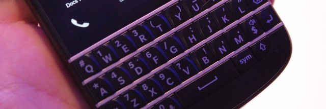 IS THERE A WHITE BLACKBERRY Q10 WITH ENGLISH ARABIC KEYBOARD visual data 7