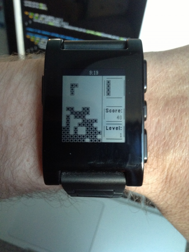 Time for some games? Tetris, Pong clones hit Pebble smart watch