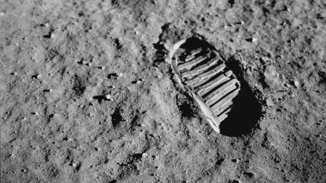 Buzz Aldrin's bootprint during Apollo 11 (NASA image AS11-40-5878).