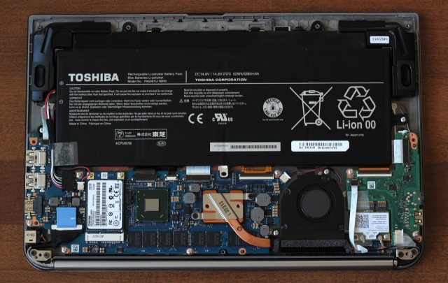Inside the Kirabook. It's easy to open, but only a few components are replaceable.